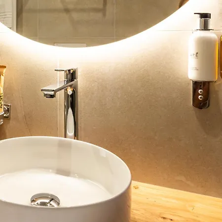 Notte Ai Colli - & Kitchen ゲストハウス 4*