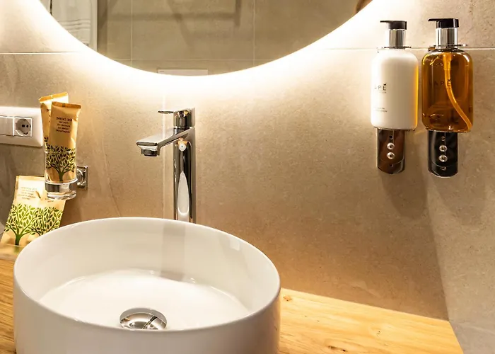 Notte Ai Colli - & Kitchen بيت ضيافة 4*